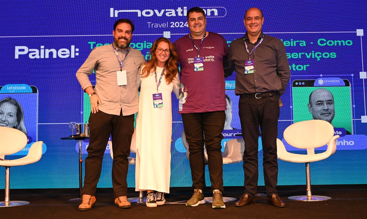 Ricardo Souza, da Lighthouse, Ana Carolina Fusquine, da Letsbook, Marcus Nunes, da Onfly e que moderou o painel, e Luis Ferrinho, da Omnibees