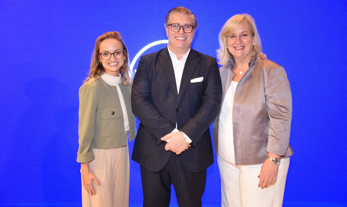 Katrin Dalibor, Felipe Boniffati e Annette Taeuber, todos do Grupo Lufthansa