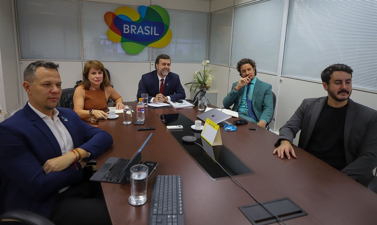 Marcelo Freixo recebeu Jeanine Pires na sede da Embratur, em Brasília