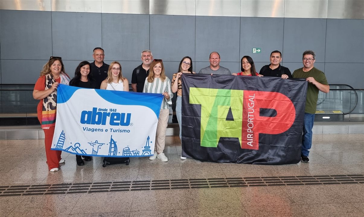 Time Abreu junto aos agentes de viagens ganhadores da campanha Viagens Preciosas Turbo