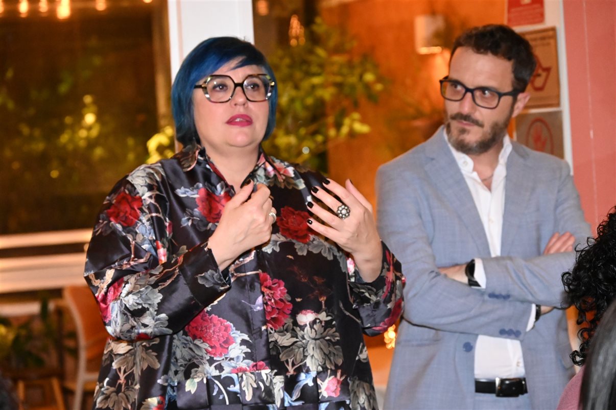 Teresa Thoma, da Queensberry, é premiada na categoria Grupos por Maria Camilla Alcorta, da Ideas4Brand/Carrani Tours, Zena Batocchi e Roberto Pannozzo, ambos da Carrani Tours