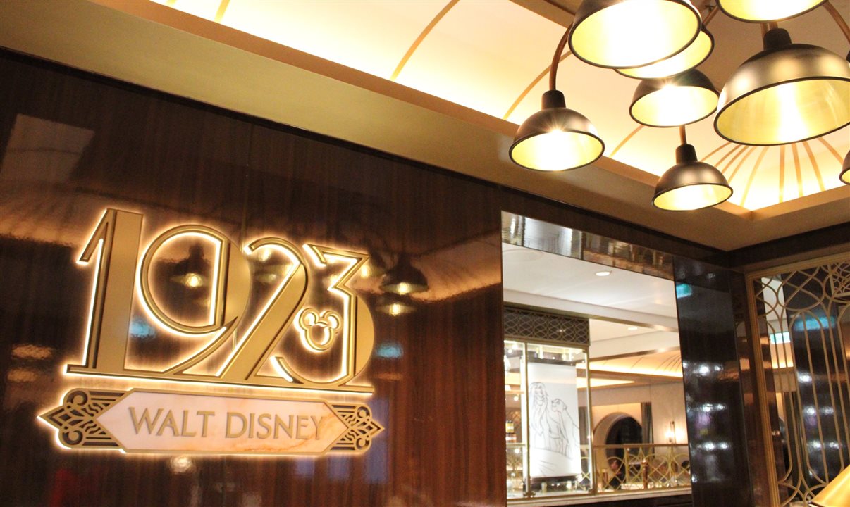 1923 é o ano de fundação do Walt Disney Studios e um restaurante super especial a bordo