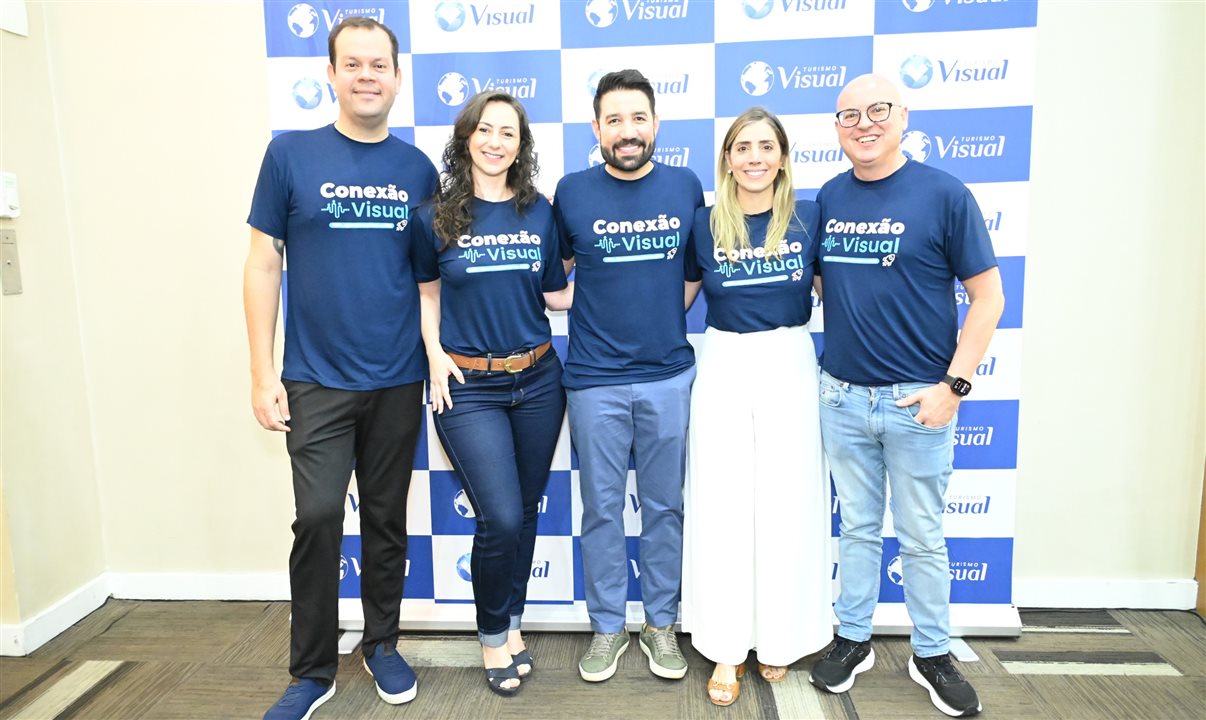 Hugo Lagares, da Visual Turismo, entre Rodrigo Galvão, Paula Miolaro, Paula Rorato e Fabio Mader, da CVC Corp