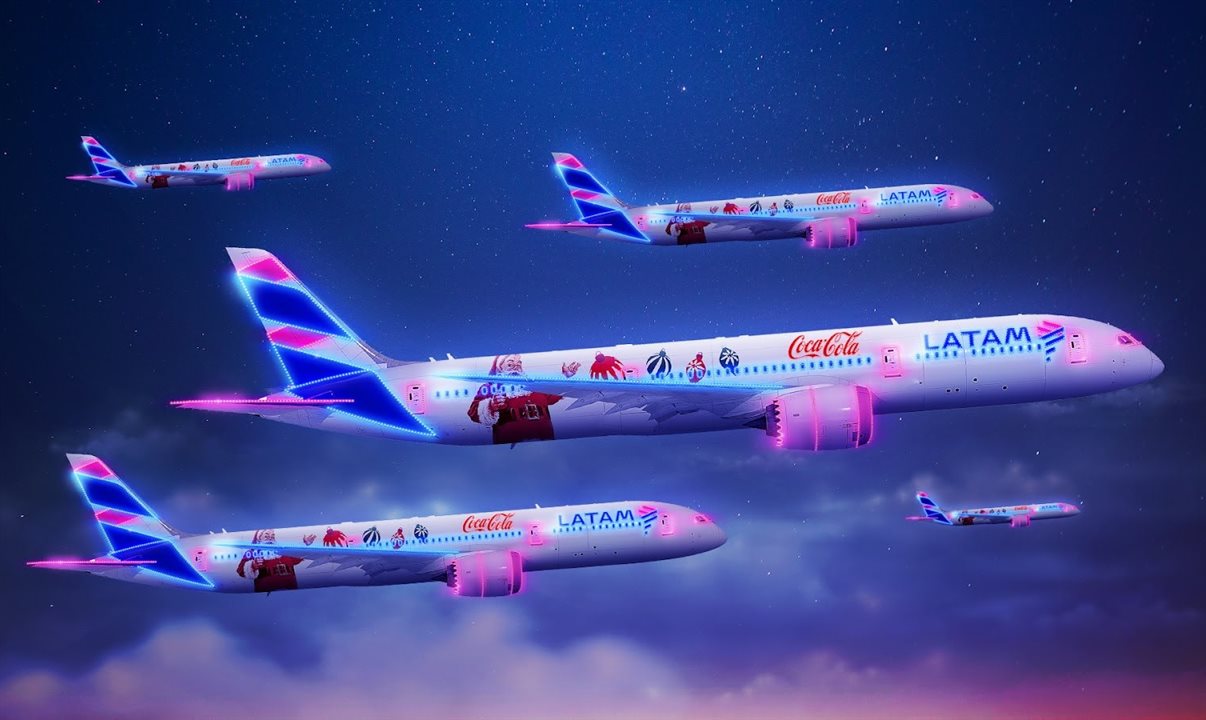 Aeronaves da Latam adesivadas em parceria com a Coca-Cola