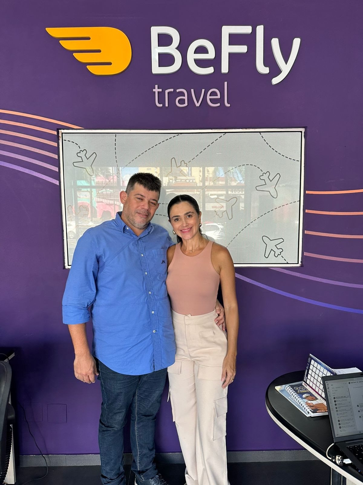 Thays Fiorentini e Manoel Fiorentini lideram a operação da nova loja BeFly Travel no interior de São Paulo