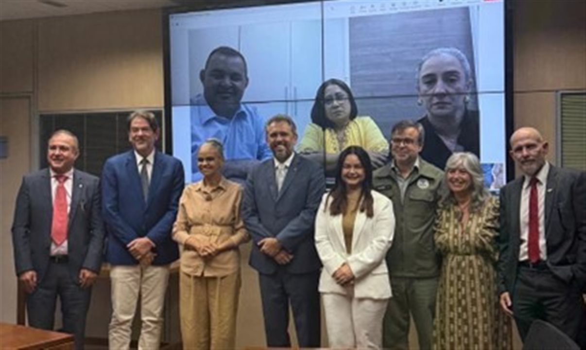 Encontro contou com as presenças do governador do Ceará, Elmano de Freitas, do senador Cid Gomes, do deputado federal Robério Monteiro, da ministra Marina Silva e do presidente do ICMBio, Mauro Pires, entre outras autoridades