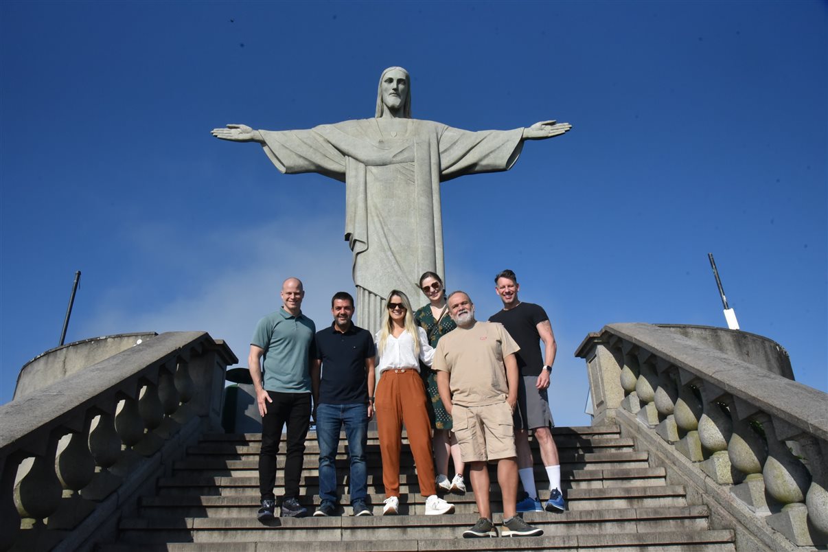 José Guilherme Alcorta, CEO da PANROTAS, Pablo Morbis, CEO do Grupo Cataratas, Camila Martins, diretora de Vendas e Marketing do Grupo Cataratas, Carolina Sass de Haro, diretora da Mapie, Artur Luiz Andrade, CCO e editor-chefe da PANROTAS, e Ricardo Sidaras, diretor comercial da PANROTAS