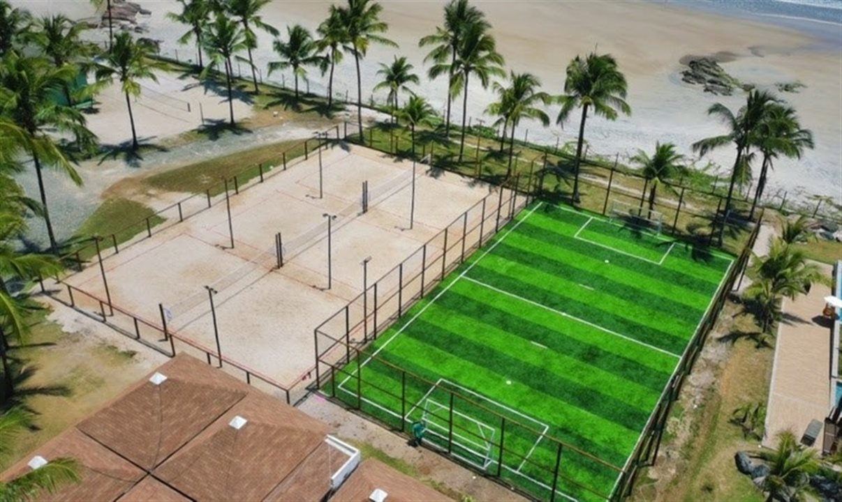 A arena possui uma quadra de futebol Society e três quadras multifuncionais para beach tennis, futevôlei e vôlei de praia