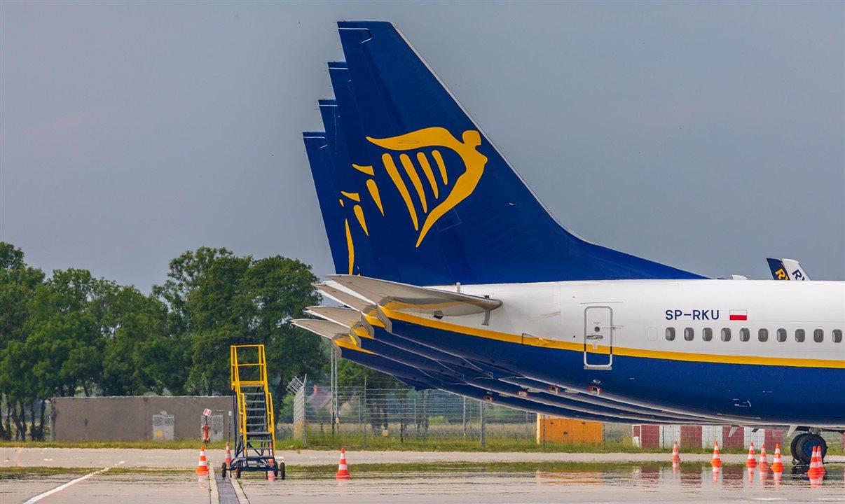 Ryanair já cobra 55 libras por check-in no aeroporto para quem não realiza o procedimento on-line com antecedência