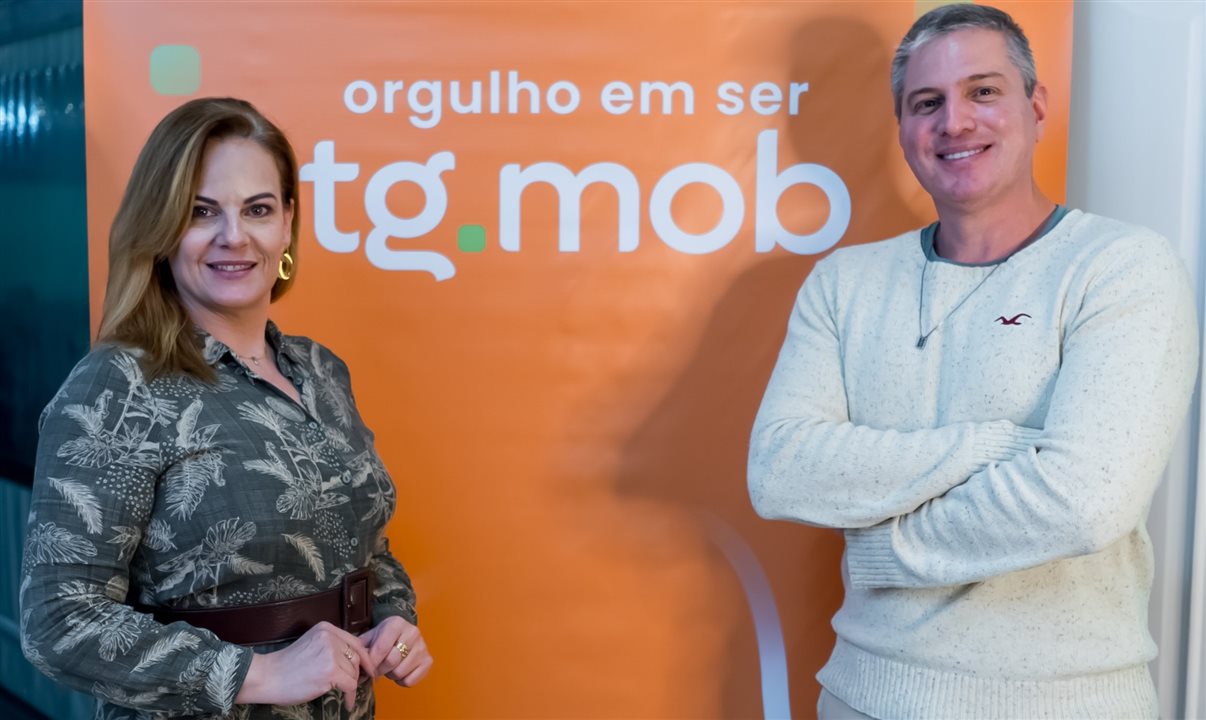 Cristina Gomes, diretora de operações da tg.mob, com Leandro Pimenta, CEO da empresa