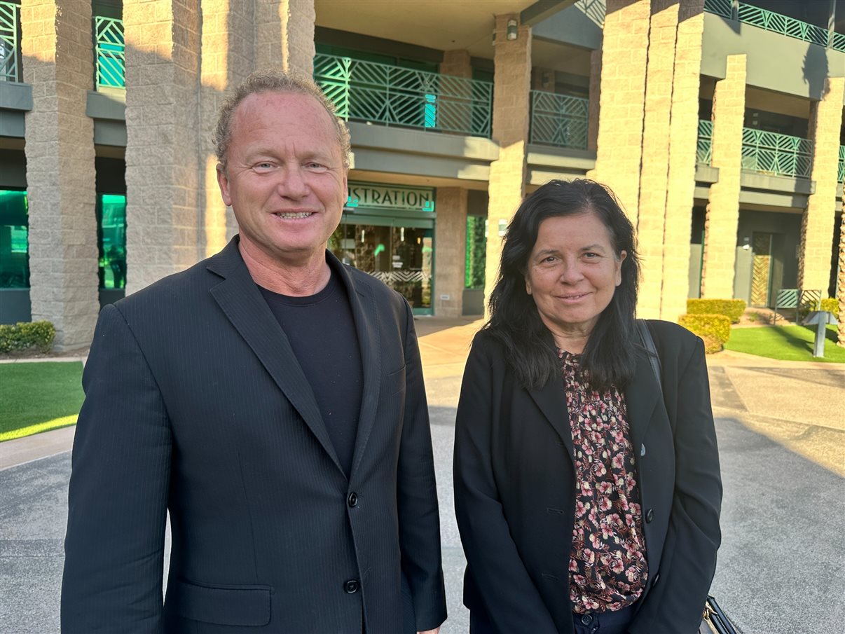 O proprietário do Best Western Plus Sundial, Jude Nau, e Edna Spear, da BWH Hotels