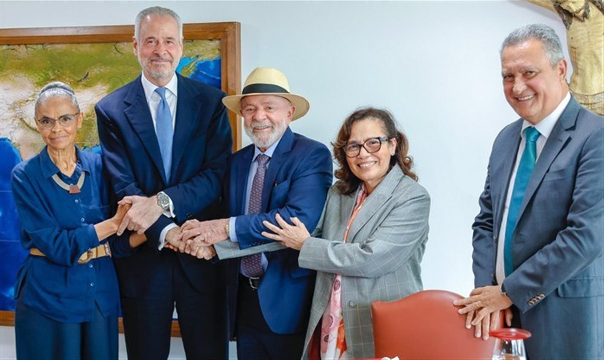 Marina Sila, André Corrêa do Lago, Maria Laura da Rocha e ministro Rui Costa após reunião com Lula