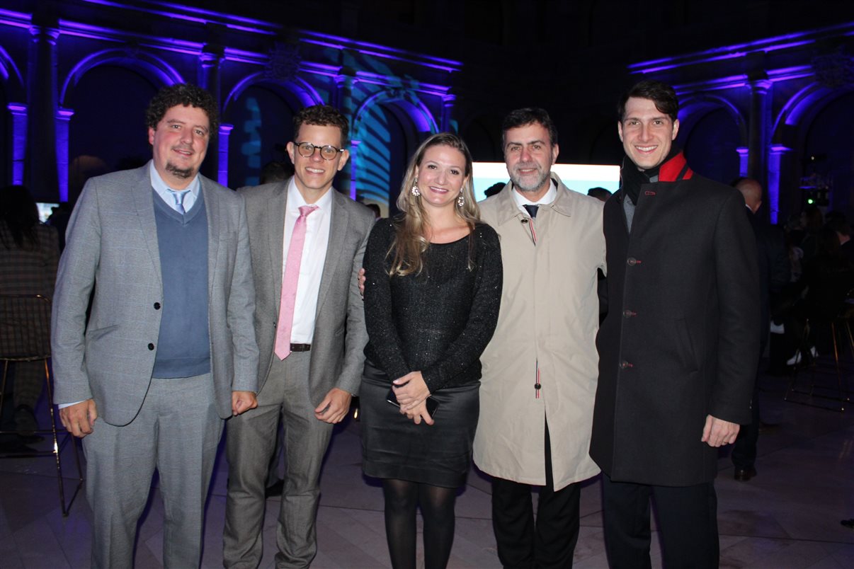 Tiago Prata e Rafael Rodrigues, da Embratur, Cinthia Marques, do Ministério do Turismo, Marcelo Freixo, da Embratur, e Heitor Kadri, do MTur