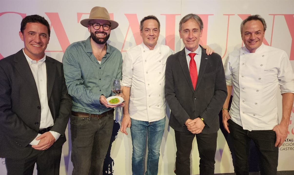 Jordi Solé, da Catalunha, Paulo Machado, chef do Pantanal e CEO da Food Safaris, Juli Alegre,  diretor de Turismo da Província de Lleida, entre os irmãos Torres e Javier, que são 3 estrelas Michelin no restaurante Hermanos Torres en Barcelona