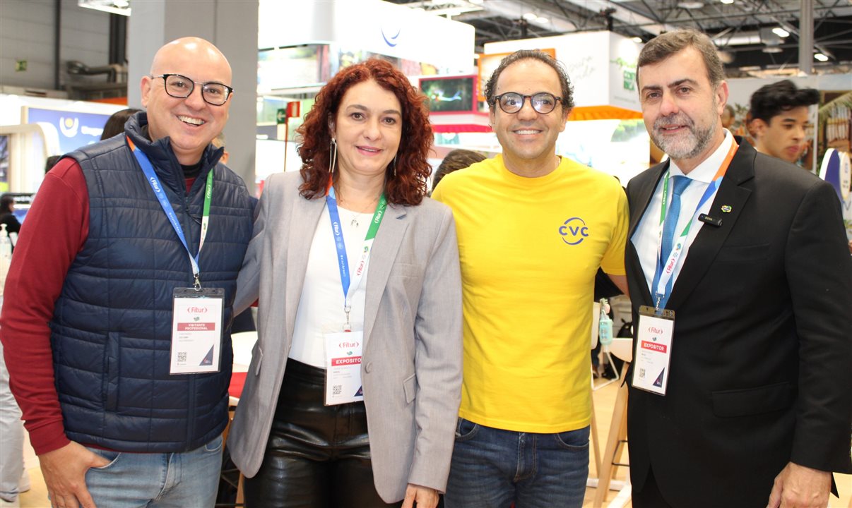 Fabio Mader, da CVC Corp, Simone Scorsato, da Embratur, Fabio Godinho, da CVC Corp, e Marcelo Freixo, da Embratur