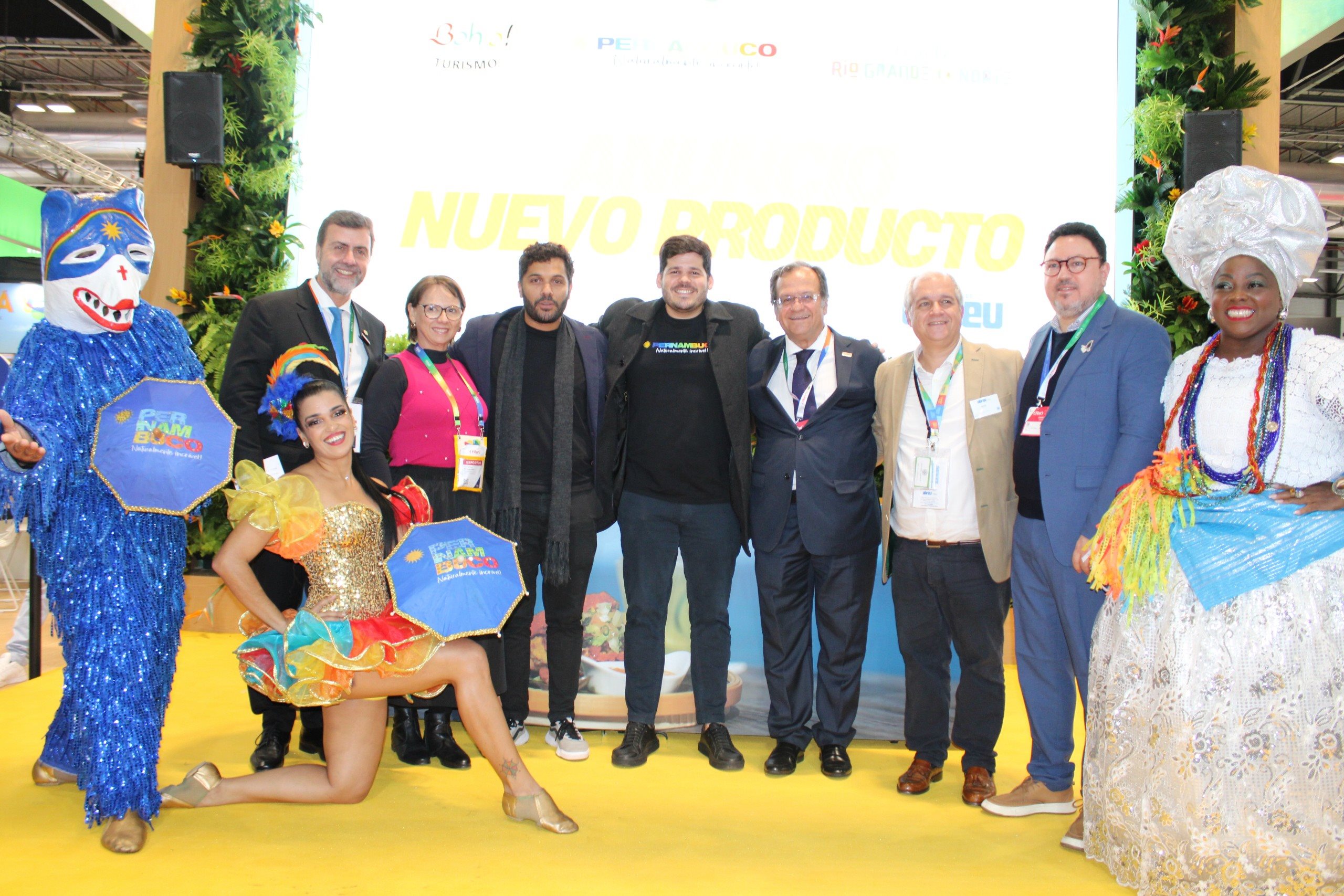 Marcelo Freixo, presidente da Embratur, Solange Portela, secretária de Turismo do RN, Raoni Fernandes, presidente da Emprotur-RN, Diogo Beltrão, diretor de Marketing da Empetur, Mauricio Bacelar, secretário de Turismo da Bahia, Mario Silva, da Abreu, e Pedro Gramacho, da Setur-BA