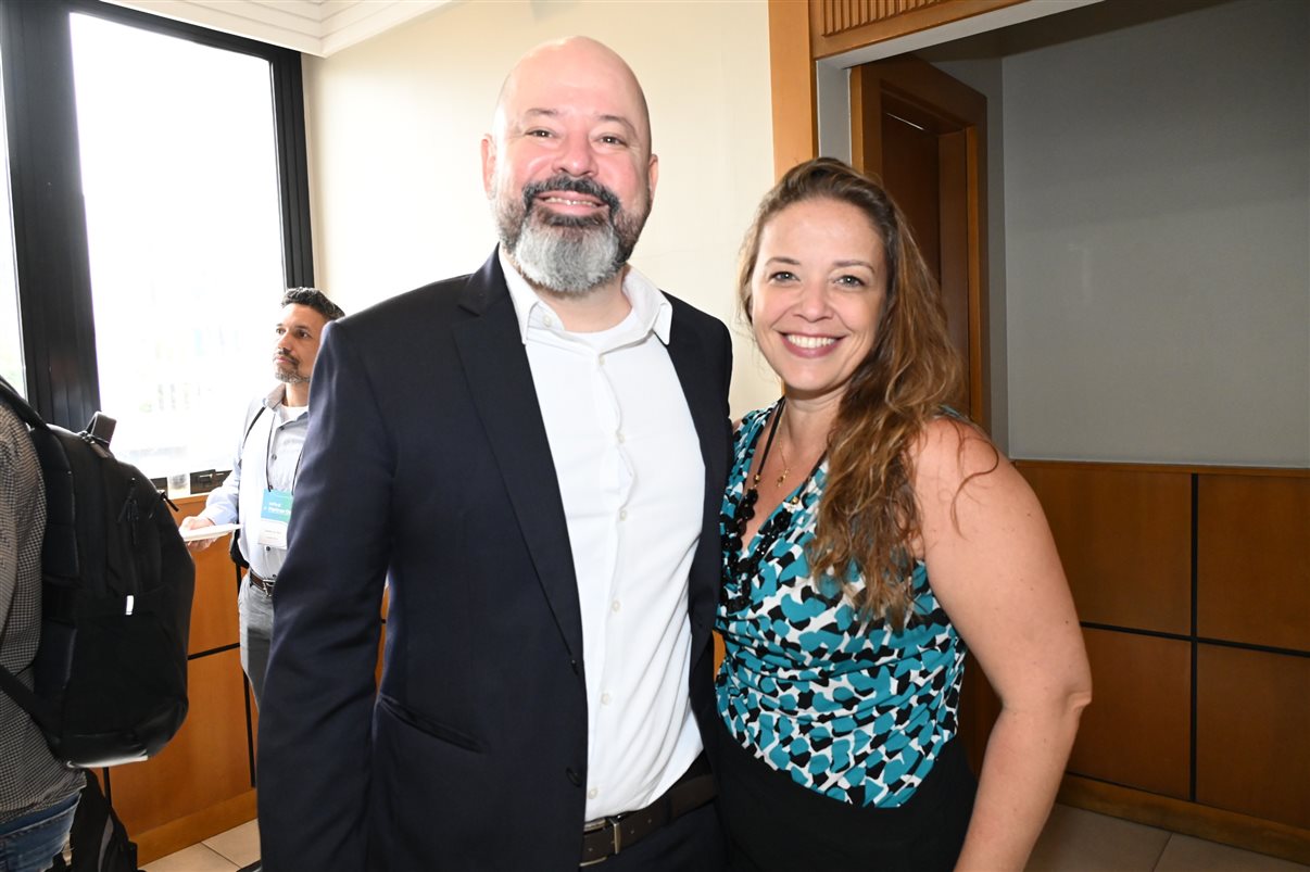 Fabiane Batista e Claudia Frigeri, da Latam, entre Marcus Nunes, Elvimar Martins, Rafaela Caroline e Peterson Prado, da Onfly
