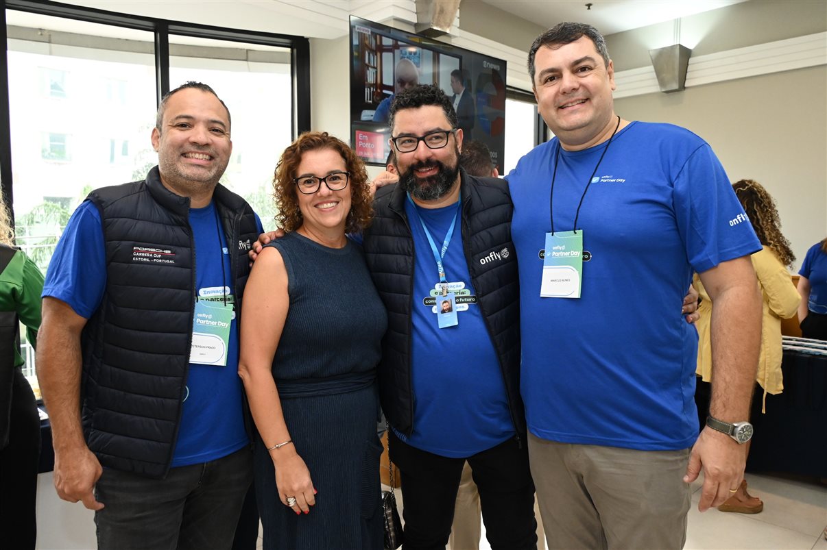 Fabiane Batista e Claudia Frigeri, da Latam, entre Marcus Nunes, Elvimar Martins, Rafaela Caroline e Peterson Prado, da Onfly