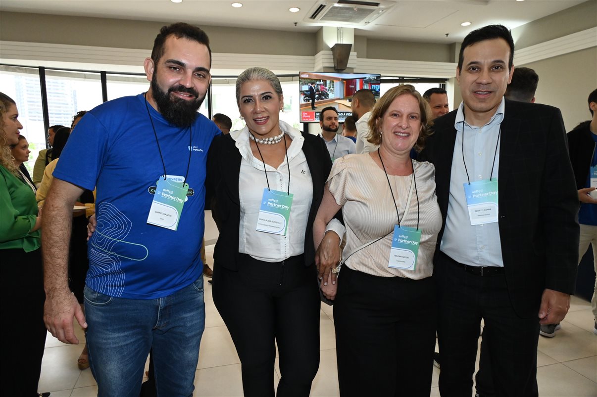 Fabiane Batista e Claudia Frigeri, da Latam, entre Marcus Nunes, Elvimar Martins, Rafaela Caroline e Peterson Prado, da Onfly
