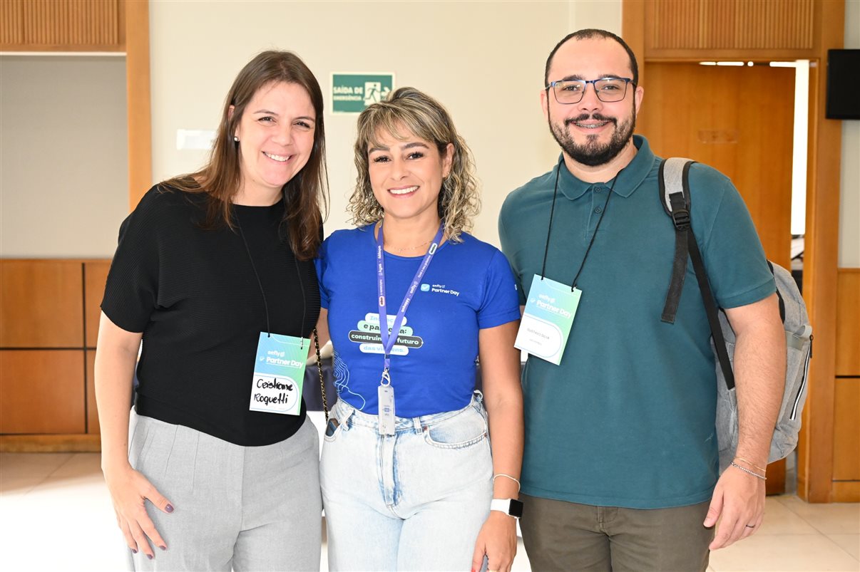 Fabiane Batista e Claudia Frigeri, da Latam, entre Marcus Nunes, Elvimar Martins, Rafaela Caroline e Peterson Prado, da Onfly