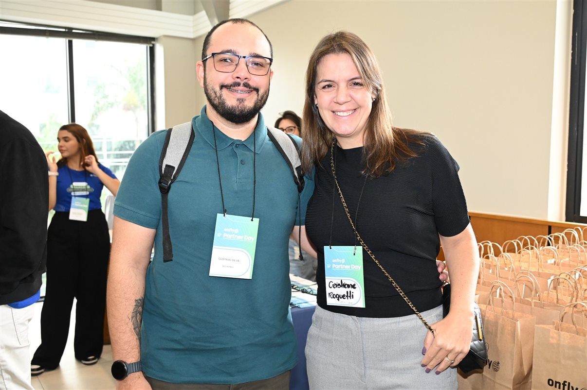 Fabiane Batista e Claudia Frigeri, da Latam, entre Marcus Nunes, Elvimar Martins, Rafaela Caroline e Peterson Prado, da Onfly