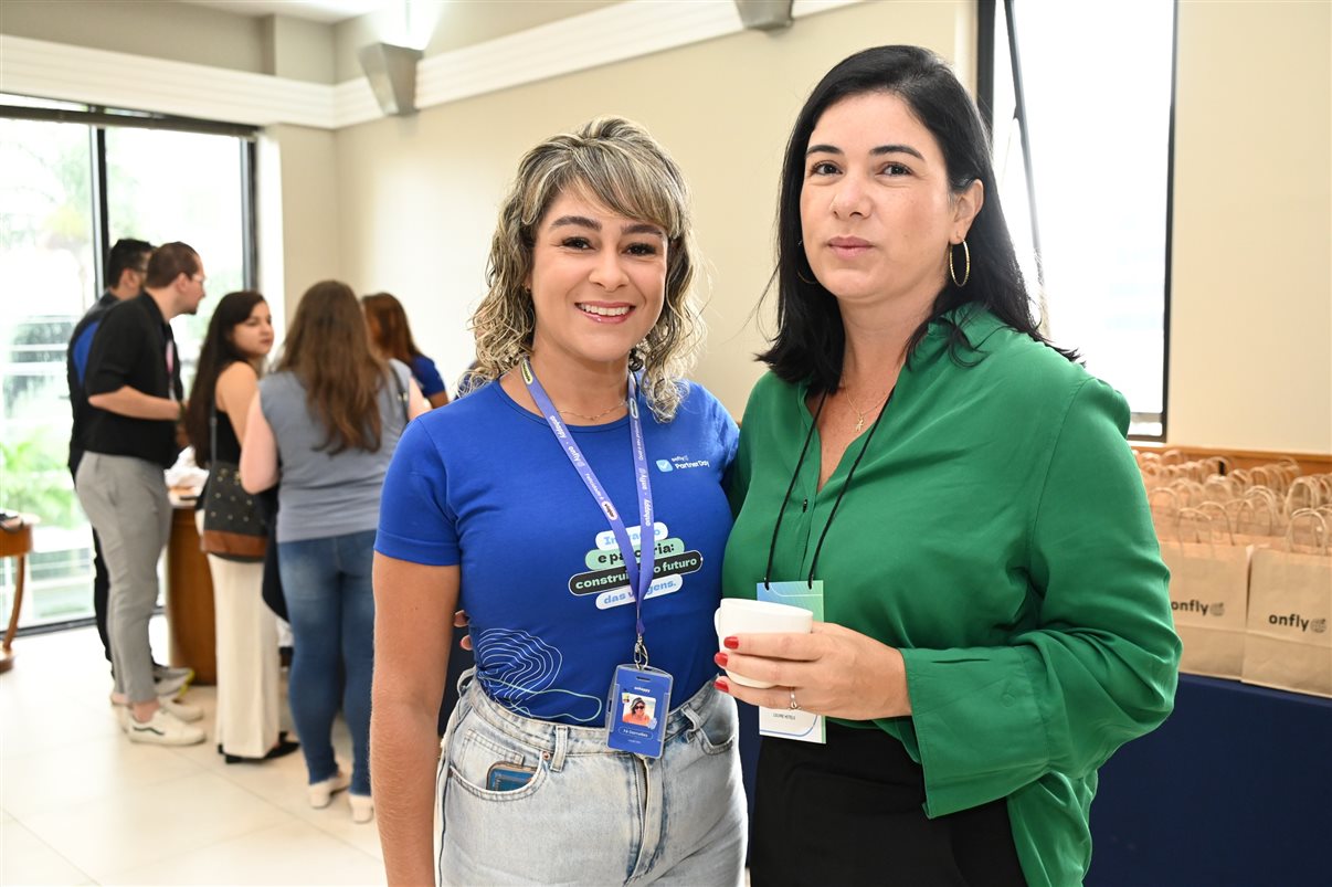 Fabiane Batista e Claudia Frigeri, da Latam, entre Marcus Nunes, Elvimar Martins, Rafaela Caroline e Peterson Prado, da Onfly