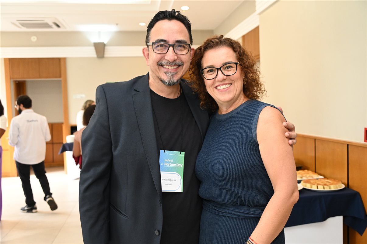 Fabiane Batista e Claudia Frigeri, da Latam, entre Marcus Nunes, Elvimar Martins, Rafaela Caroline e Peterson Prado, da Onfly