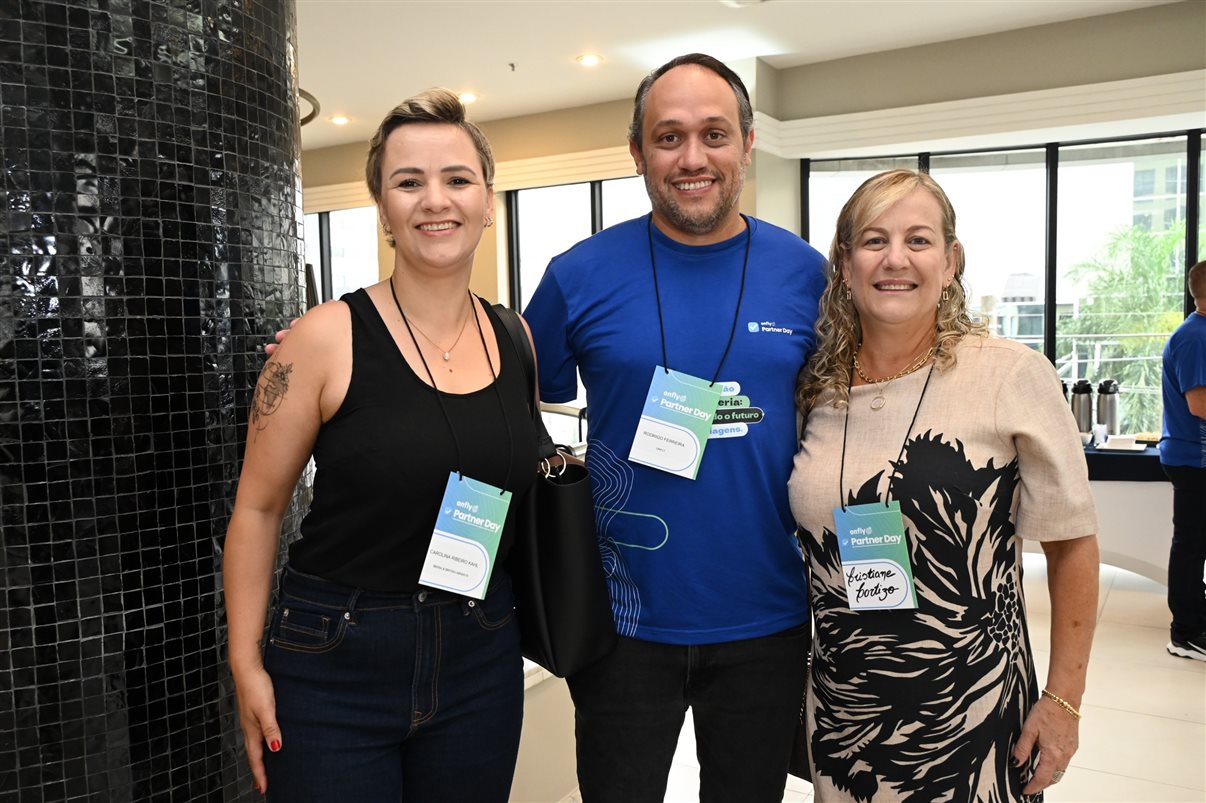 Fabiane Batista e Claudia Frigeri, da Latam, entre Marcus Nunes, Elvimar Martins, Rafaela Caroline e Peterson Prado, da Onfly