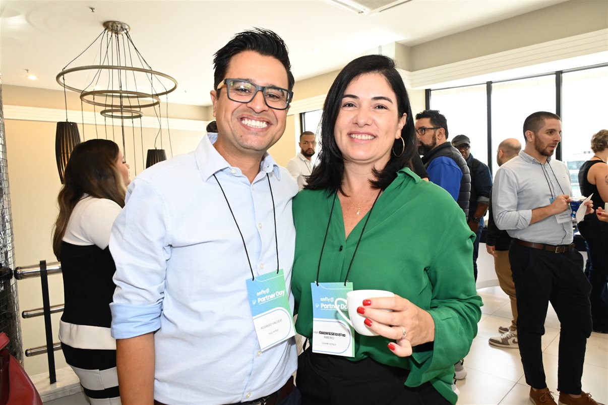 Fabiane Batista e Claudia Frigeri, da Latam, entre Marcus Nunes, Elvimar Martins, Rafaela Caroline e Peterson Prado, da Onfly
