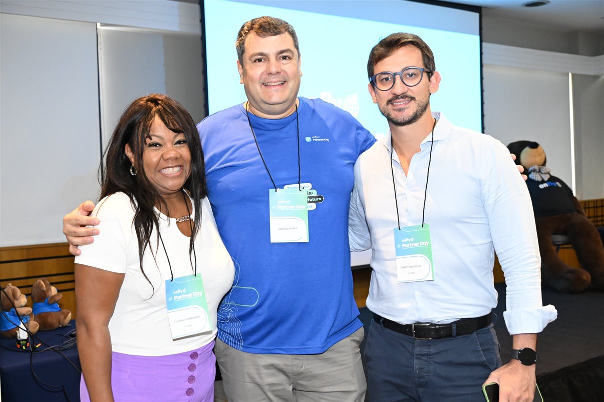 Fabiane Batista e Claudia Frigeri, da Latam, entre Marcus Nunes, Elvimar Martins, Rafaela Caroline e Peterson Prado, da Onfly