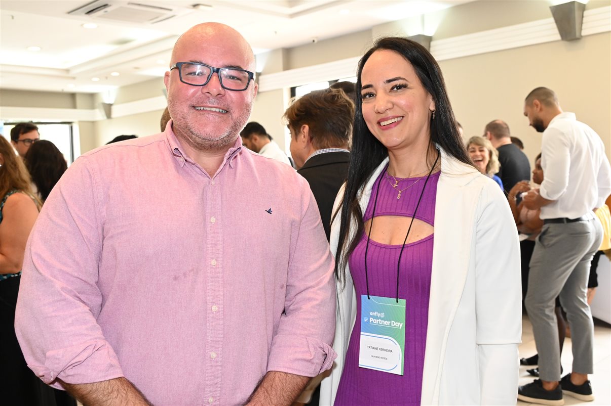 Fabiane Batista e Claudia Frigeri, da Latam, entre Marcus Nunes, Elvimar Martins, Rafaela Caroline e Peterson Prado, da Onfly