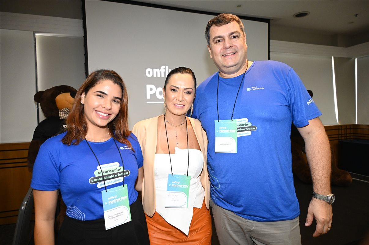 Fabiane Batista e Claudia Frigeri, da Latam, entre Marcus Nunes, Elvimar Martins, Rafaela Caroline e Peterson Prado, da Onfly