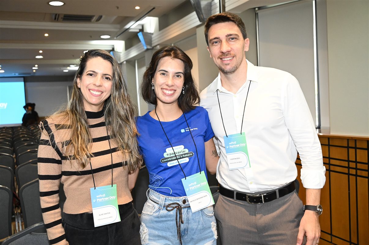 Fabiane Batista e Claudia Frigeri, da Latam, entre Marcus Nunes, Elvimar Martins, Rafaela Caroline e Peterson Prado, da Onfly