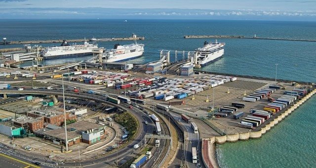 No caso do Porto de Dover, na Inglaterra, que conta com saídas diárias para França, o EES não será aplicado pelo menos até novembro de 2025