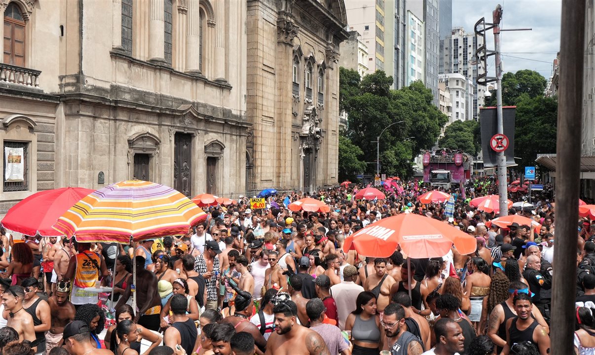 O bloco Chá da Alice foi a atração principal do domingo (2)