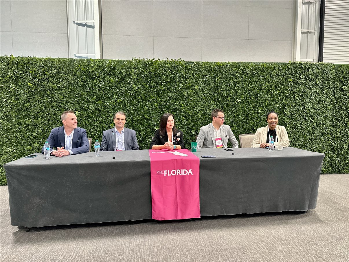 Patrick Yvars, do Visit Orlando, e Thais Machado, da Frt