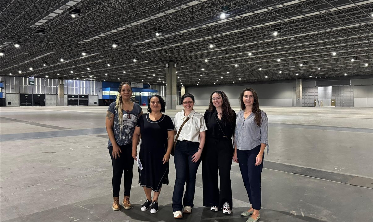 Parte da equipe Abav em visita técnica ao Riocentro para a Abav Expo 2025: Lenira, Adriana Fitipaldi, Izabela Medeiros, Paula Paolini e Angela Feitoza