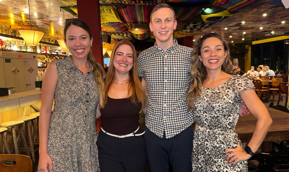 Larissa Santos, Fernanda Zebral, Steven Puddle e Livia Pacheco, da MSC Cruzeiros