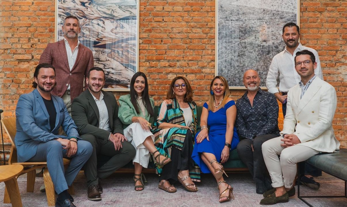 Time Be Hospitality (Stefano Parziale, Cristian Bernardi e Rafaela Marques) com Angelo Piraino, da Rocco Forte Hotels – Itália, Florian Schaible, do Castello di Reschio, Francesca Nuvolone, da Villa Cora, Filippo Curinga e Stefano Neri, da IDI Travel, e Antonia Filiali, da La Fiermontina