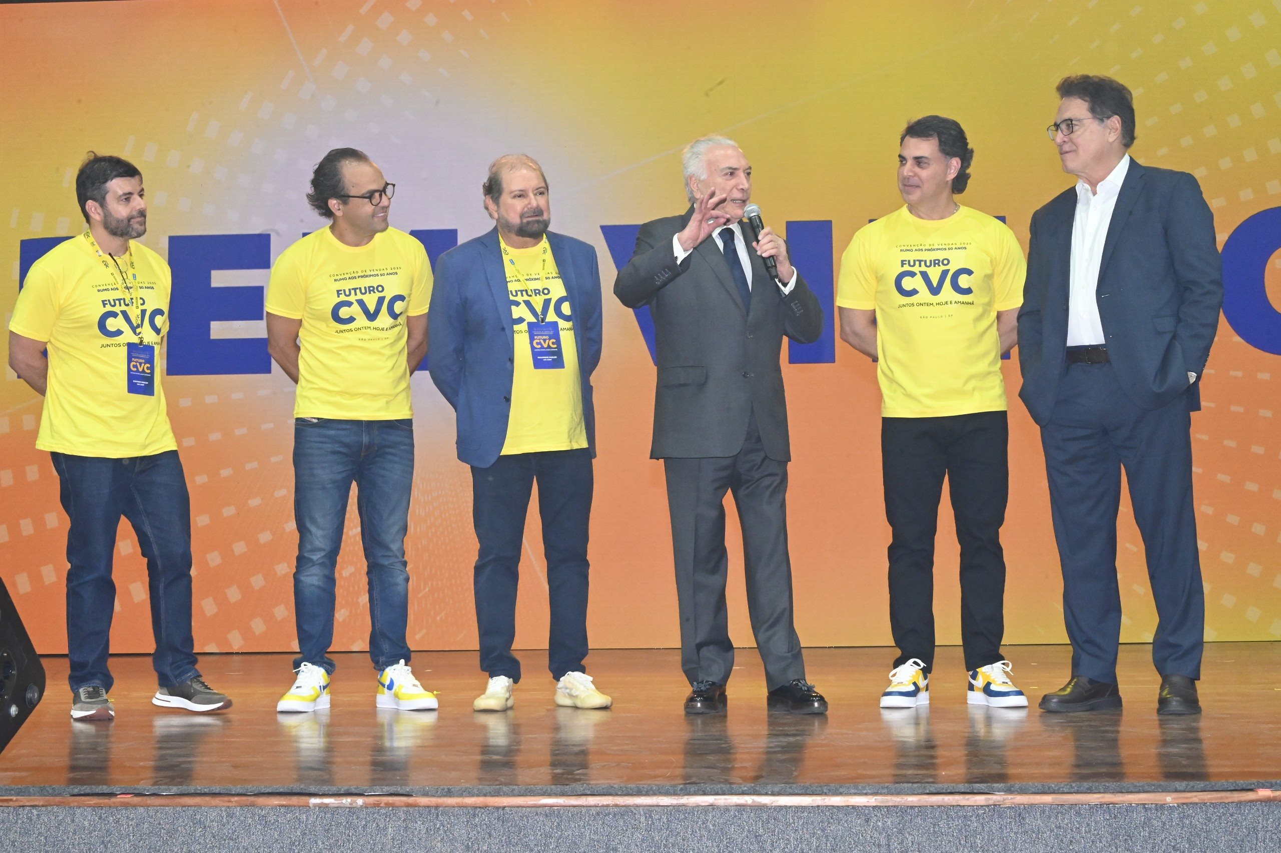 Gustavo Paulus, Fabio Godinho e Guilherme Paulus, da CVC Corp, Michel Temer, ex-presidente da República, Emerson Belan, da CVC, e Vinicius Lummertz, do Grupo Wish