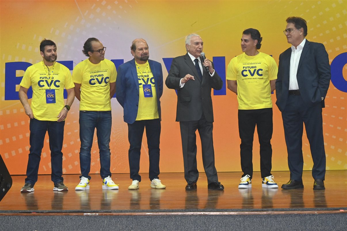 Gustavo Paulus, Fabio Godinho e Guilherme Paulus, da CVC Corp, Michel Temer, Emerson Belan, da CVC Corp, e Vinicius Lummertz, do Grupo Wish