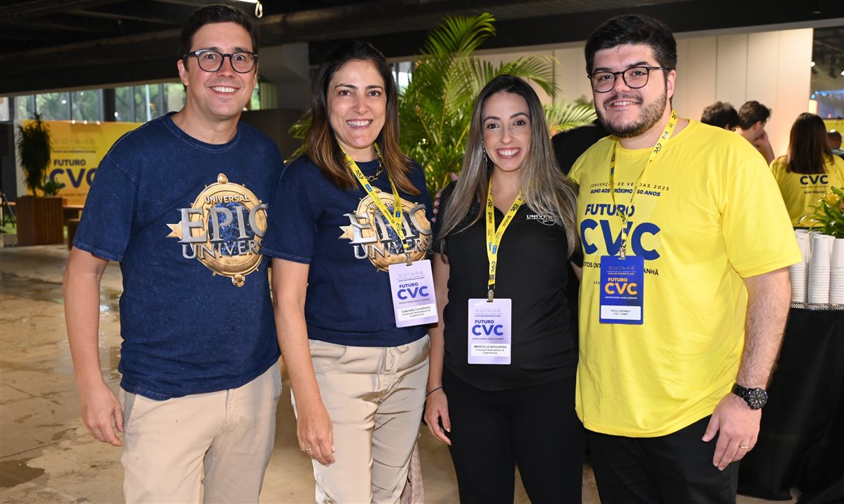 Martim Diniz, Gabriella Cavalheiro e Marcela Nogueira, da Universal Destinations & Experiences, e Paulo Biondo, da CVC Corp