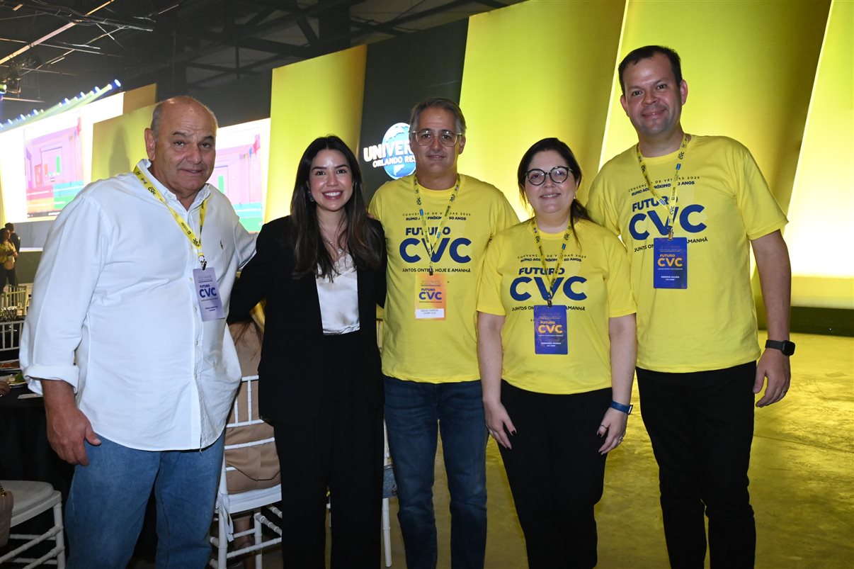 Paulo Kugelmas e Bárbara Braga, da Setur Alagoas, com Diego Garcia, Fernanda Franco e Rodrigo Galvão, da CVC