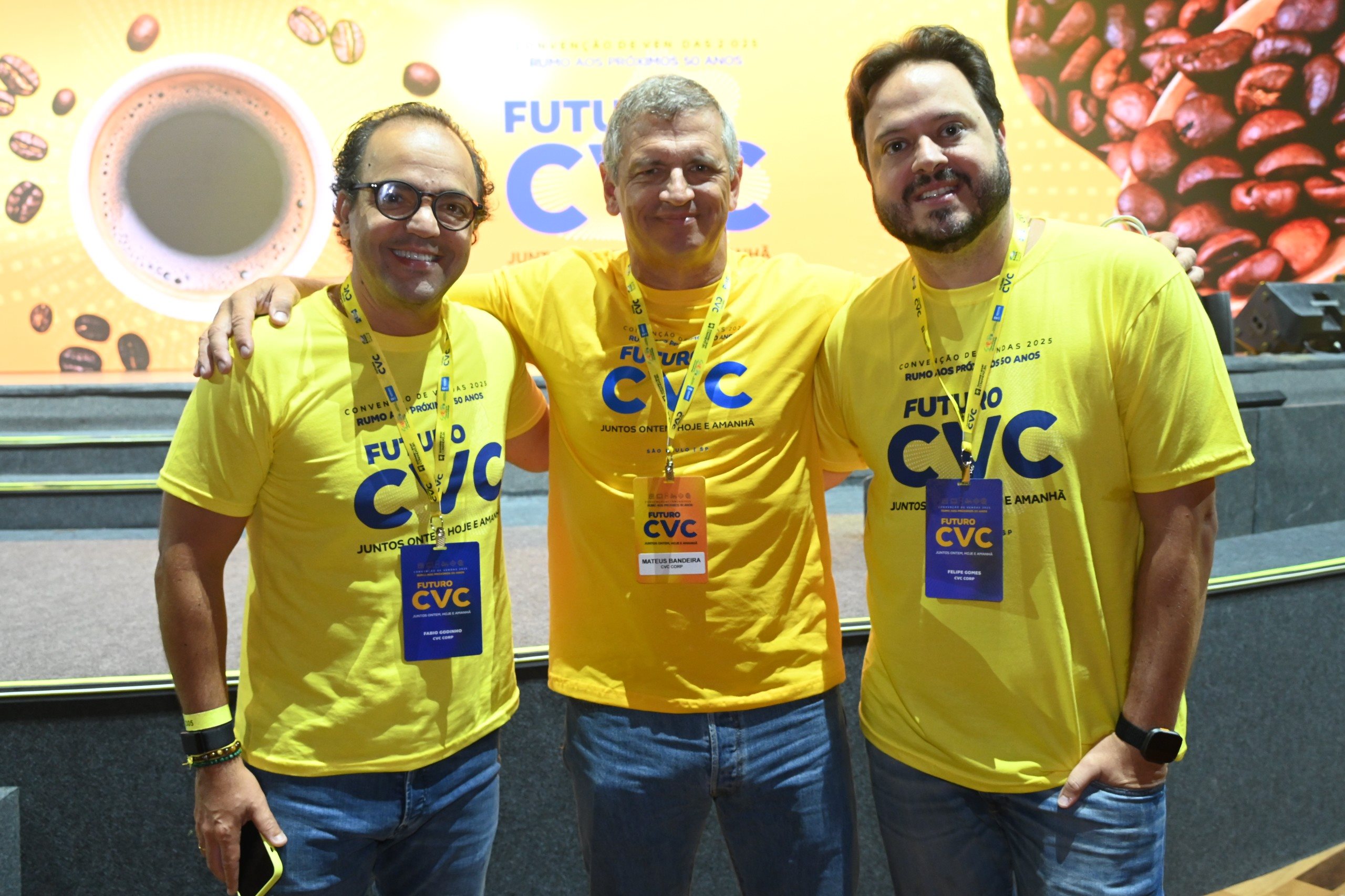 Fabio Godinho, CEO da CVC Corp, Mateus Affonso Bandeira, presidente do Conselho de Administração da CVC Corp, e Felipe Gomes, vice-presidente de Gente, Finanças, Jurídico e Estratégia da CVC Corp<br/>