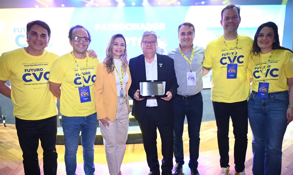 Emerson Belan e Fabio Godinho, da CVC Corp, Rosália Lucas, da Setur-PB, João Azevêdo, governador da Paraíba, Ferdinando Lucena, da PBTUR, Rodrigo Galvão e Karin, Rocha, da CVC Corp