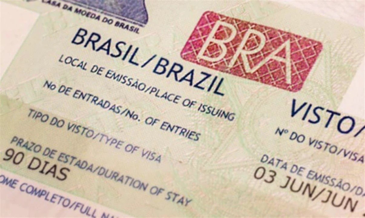 Federação afirma que retomada da exigência de vistos para cidadãos portadores de passaportes dos Estados Unidos, Canadá e Austrália contrasta com a estratégia de fortalecimento do setor de Turismo brasileiro