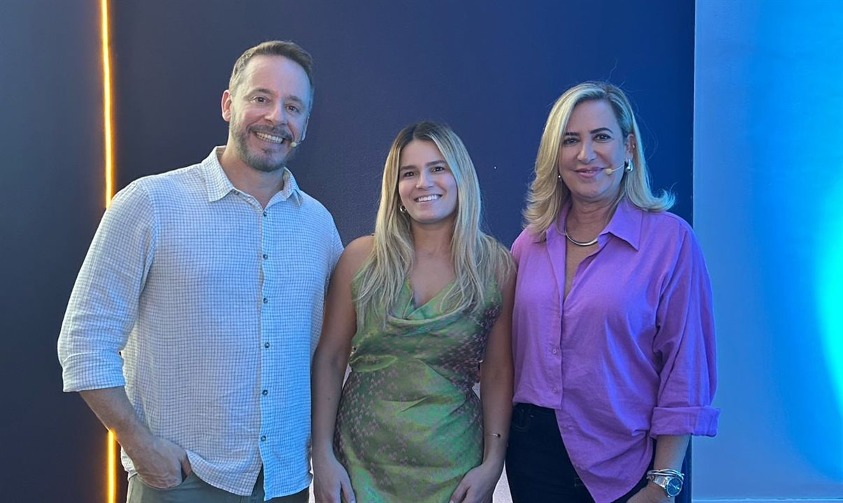 Igor Tobias, do MCI Group, com Juliana Andrade e Vivi Martins, da Academia de Viagens Corporativas