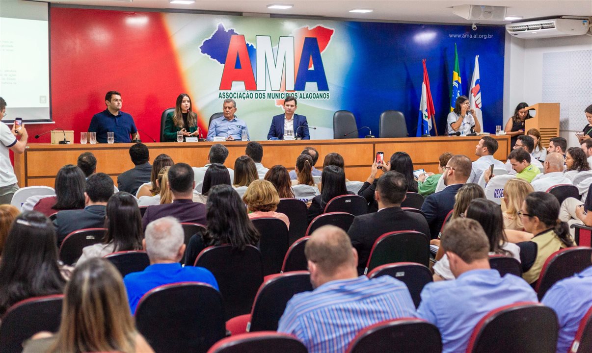 Reunião contou com os representantes dos 102 municípios alagoanos