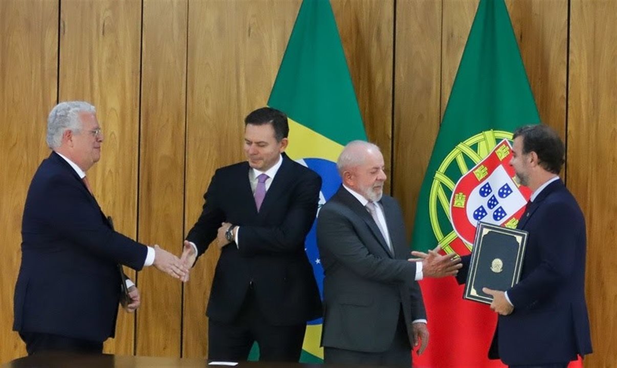 14ª Cimeira Luso-Brasileira ocorreu no Palácio do Planalto e contou com a presença do presidente da República, Luiz Inácio Lula da Silva, do primeiro-ministro português, Luís Montenegro