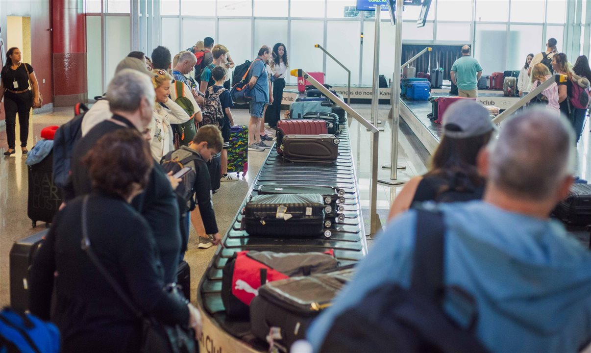 Aumento do tráfego foi impulsionado pela reativação de rotas, pela adoção de políticas de céu aberto e pela maior demanda por viagens turísticas